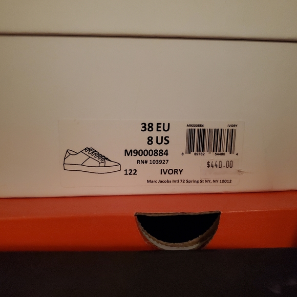 COPY - Marc Jacobs Low Top White Leather Sneakers… - Picture 7 of 7